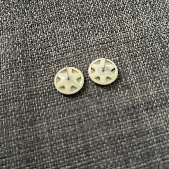 Vintage Round Ivory Post Earrings Cream Milk Circle Retro Kawaii Minimalist Stud - Picture 5 of 5